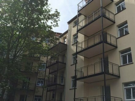 ***sonnige 2 Zi. Wohnung, Fußbodenheizung, Ankleide, Balkon, Natursteinbad, EBK uvm.***