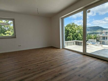 Erstbezug - 3 Raum-Wohnung mit Terrasse oder Balkon u. Hauswirtschaftsraum, Bezug ab sofort möglich