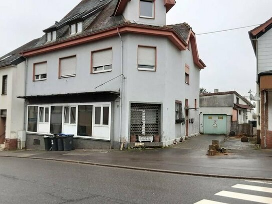 Voll vermietete Immobilie mit 5 Wohneinheiten in Neunkirchen-Wellesweiler zu verkaufen: Eine Investition mit Potenzial!