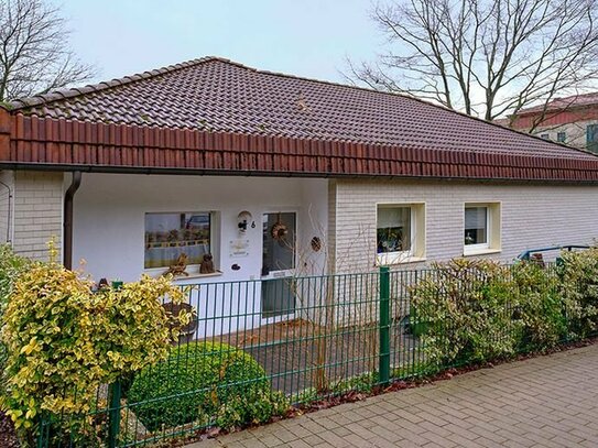 Gepflegtes Einfamilienhaus Walmdach-Bungalow am Stadtrand