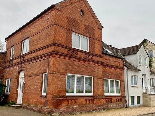 Anlageobjekt: Altstadthaus mit drei Wohneinheiten im Zentrum der Kreisstadt Heide