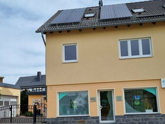 Hochwertiges Einfamilienhaus mit Gewerbeeinheit in Greiz-Pohlitz!
