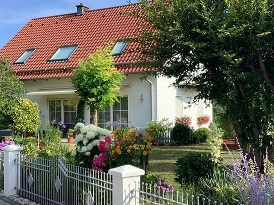 Einfamilienhaus mit Doppelgarage in Kastl - zeitgemäß und sehr gut gepflegt -