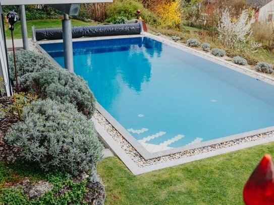 Modern und luxuriös! Architektenvilla der Extraklasse mit Pool und Panoramablick