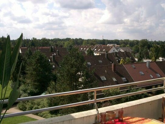 4-Zimmerwohnung mit Loggia, Blick über die Dächer sofort frei