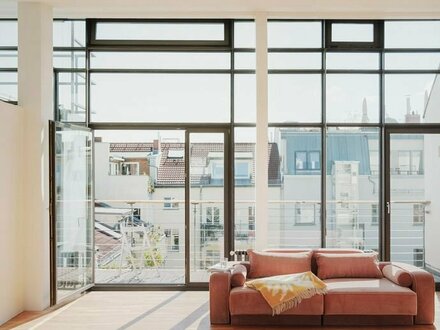 Spektakuläres Dachgeschoss-Loft mit bis zu 3,65 m hohen Decken, Galerie & großer Südterrasse