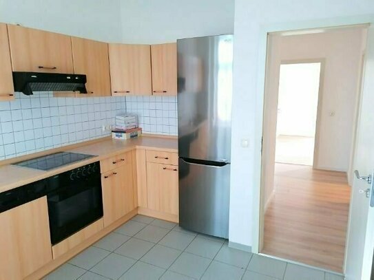 !! vermietete 2-Zimmer Wohnung mit Einbauküche, Wanne und Dusche, Balkon, neues Laminat !!