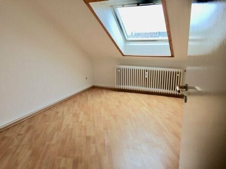 2-Zimmer Dachgeschoß Wohnung ab sofort zu vermieten