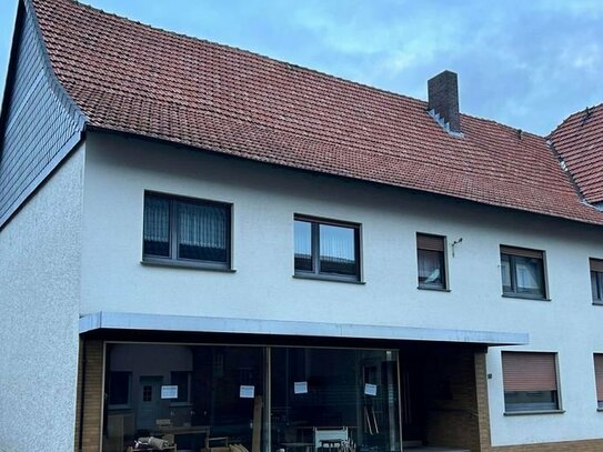 Geräumiges Wohnhaus mit großem Werkstattgebäude in Willebadessen - Vielseitige Nutzungsmöglichkeiten!