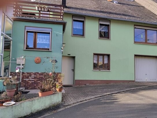 Attraktives, gepflegtes, ruhig- gelegenes Einfamilienhaus, zentrumsnah in Kaisersesch LK Cochem-Zell.