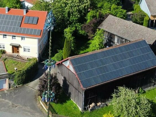 Tradition und Moderne; einzigartige Hofstelle energetisch erneuert, 2 Photovoltaikanlagen und Wald