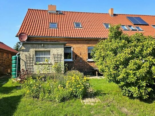 Modernisierte Doppelhaushälfte in Seenähe, tollem Garten, Sauna und Ausbaureserve in Löhme
