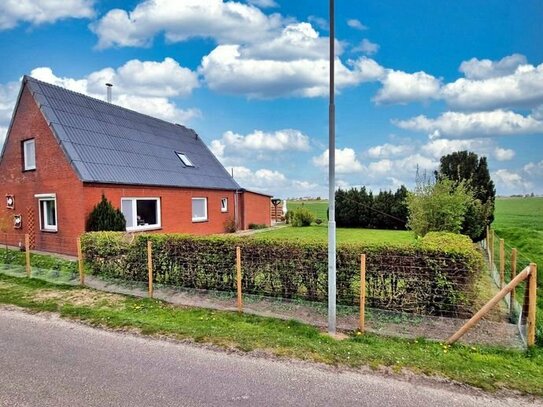 Gepflegtes, weitgehend renoviertes Einfamilienhaus in ruhiger Lage am Binnendeich in Kronprinzenkoog