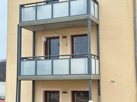 NEU - 4 Zimmer-Wohnung mit Terrasse und Stellplatz