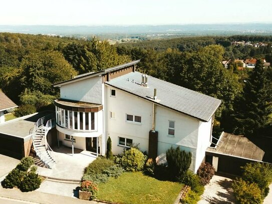 Exklusives Zweifamilienhaus mit wunderschönem Fernblick