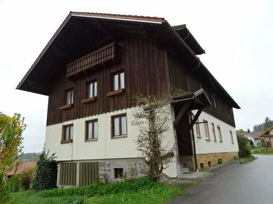 Ehemalige Pension in Langdorf bei Regen - Freistehendes Zweifamilienhaus oder Platz für Jung und Alt