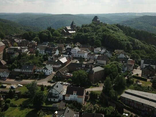 Baugrundstück, Teilung möglich, auf Wunsch mit Projektierung.