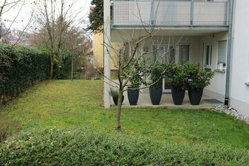 Sehr schöne und großzügige 3-Zimmerwohnung mit Terrasse und Gartenanteil