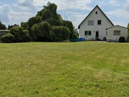 Schöne 3 Zimmer Etagenwohnung mit großem Gartenanteil