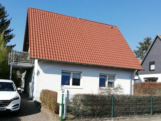 Schöne EG-Wohnung im Zweifamilienhaus mit Garage, Stellplätzen, Garten in ruhiger Lage, Innenstadtnähe