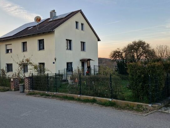 MFH mit Ausbaumöglichkeit in guter Lage ( zentrumsnah ) mit PV- und Solaranlage