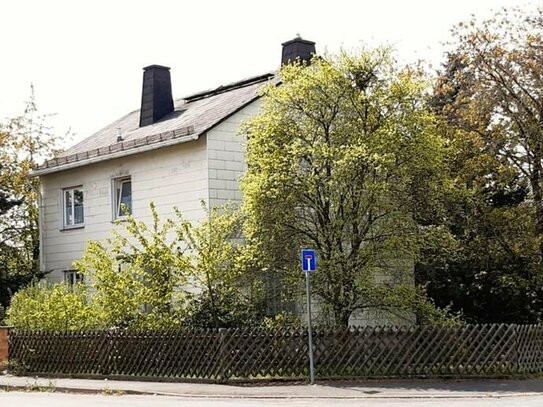 Charmantes Zweifamilienhaus mit Entwicklungspotential in Schwarzenbach/Saale