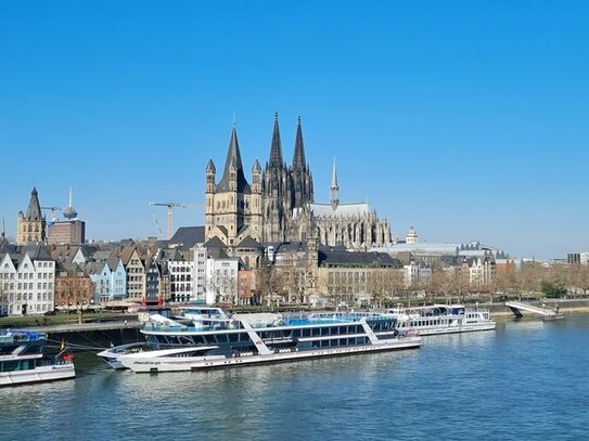 Modernes Restaurant mit sonniger Terrasse in Köln-Zollstock