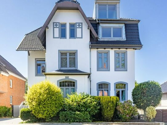 Sanierte Altbauwohnung mit großzügiger Dachterrasse