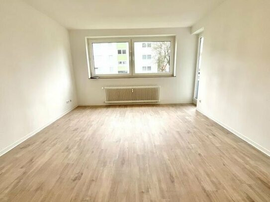 Neuer Laminatboden und modernes Duschbad: 3-Zimmer-Wohnung mit Balkon!