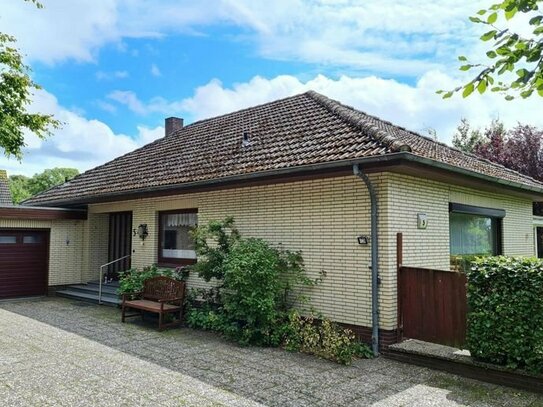 Geräumiger Winkelbungalow auf großem Grundstück im Ortszentrum!