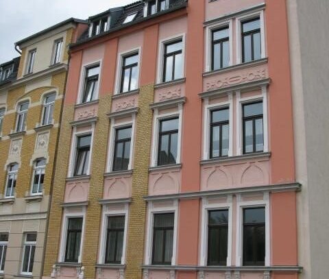 Schöne 2-Zimmer-Wohnung 48 m² großer Balkon, ruhig gelegen und frisch renoviert. Gute Hausgemeinschaft.