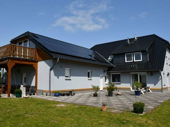 Top-saniertes energieeffizientes Wohnhaus mit Einliegerwohnung und Pferdestall