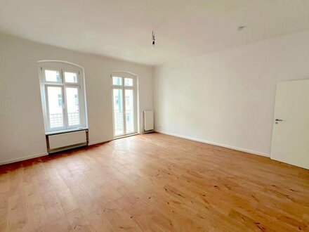 Altbau mit Balkon - Erstbezug nach hochwertiger Sanierung