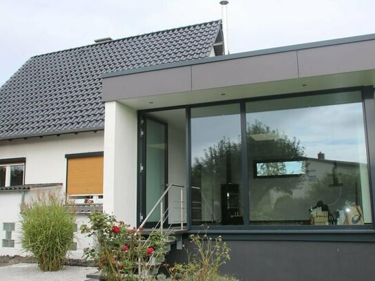 Exklusives modernisiertes Einfamilienhaus mit zusätzlichem Potential