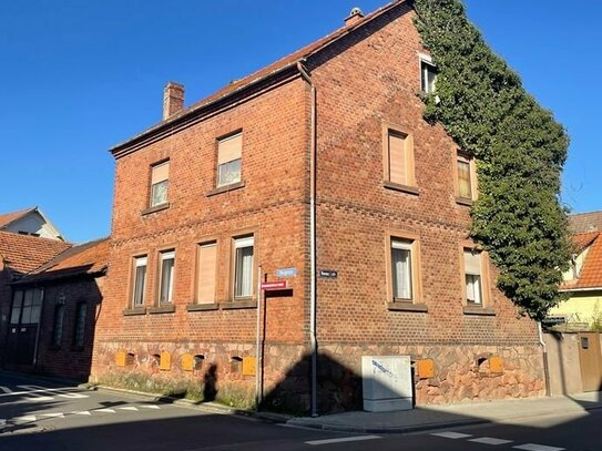 Einfamilienhaus mit Historie und großen Nebengebäuden in Nidderau - Ostheim