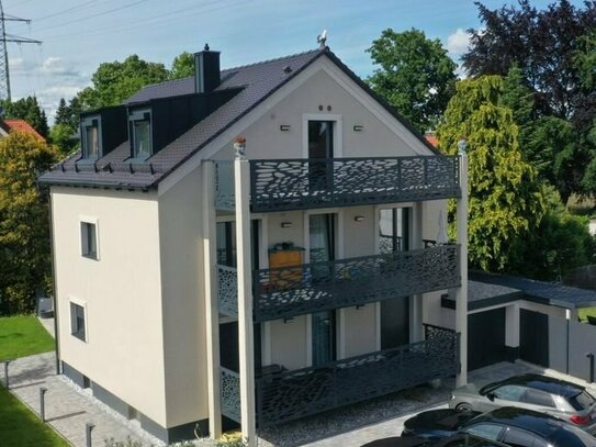 Traumhaft exklusive 3 ZKB Dachgeschoss Wohnung mit Balkon in Neusäß - unmittelbar zur Uni-Klinik Augsburg