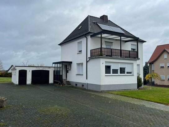 Wohnhaus mit Garage im Herzen von Heringen