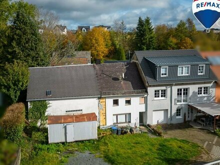 Baufälliges Haus mit angebauter, geräumiger Scheune