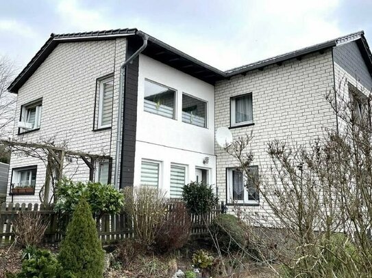 RESERVIERT! Viel Platz & Möglichkeiten in ruhiger Lage: Großzügiges Wohnhaus mit Garten & Doppelgarage in Möhnesee-Völl…