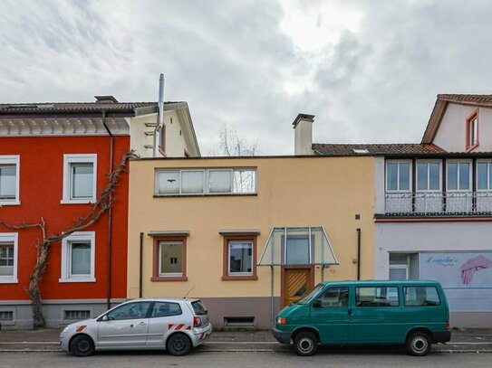 Willkommen im Herzen von Schopfheim! Charmante Doppelhaushälfte mit flexiblen Nutzungsmöglichkeiten!