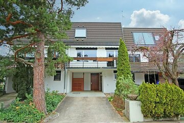 Großzügiges Reihenmittelhaus mit Garten, Balkon und Kamin