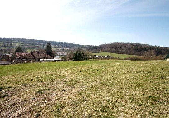 Traumhaftes Baugrundstück mit ca. 2770 m² Grundstücksfläche und unverbautem Weitblick.