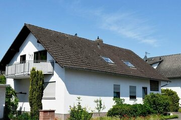 Großzügiges Zweifamilienhaus in Massivbauweise in angenehmer Wohnlage von Babenhausen-Hergershausen