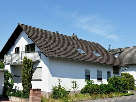 Großzügiges Zweifamilienhaus in Massivbauweise in angenehmer Wohnlage von Babenhausen-Hergershausen