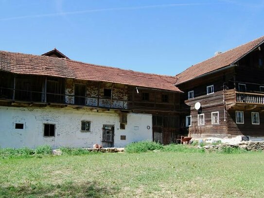 Bauernhaus sucht kreative Köpfe! DENKMALGESCHÜTZTES ENSEMBLE MIT BAUGRUND