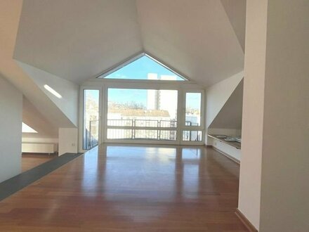 Traumhaftes Studio-Apartment im Dachgeschoss mit 2 Balkonen und atemberaubendem Ausblick zur EZB und Frankfurter Skylin…