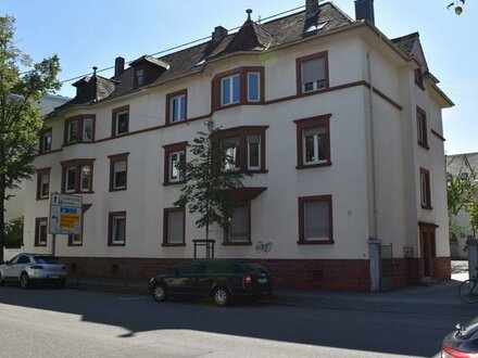 Zentrale 4ZKB Dachgeschosswohnung, 95,95 qm mit EBK, KFZ-Stellplatz im Hof