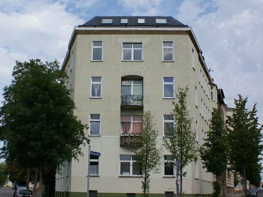 Neustadt Neuschönefeld - citynahe kleine 3-Raumwohnung mit Balkon und Tageslichtbad