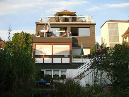 Sehr schöne, helle 2-ZWhg mit EBK, Terrasse, KFZ-Stellplatz in beliebter, sonniger Wohnlage mit schönem Ausblick auf de…