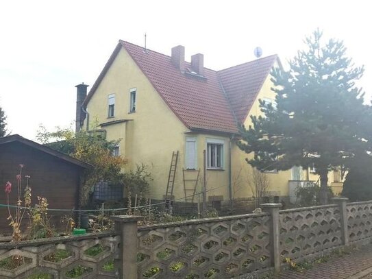 Stark sanierungsbedürftiges und vermülltes Reihenendhaus mit großem Gründstück in Heygendorf (Handwerkerobjekt)